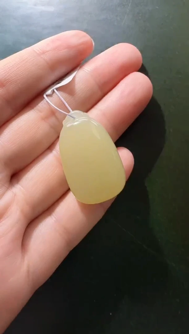 颈饰未镶嵌和田玉吊坠