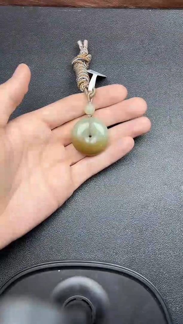吊坠(赠链)未镶嵌和田玉若羌微色差平安扣J