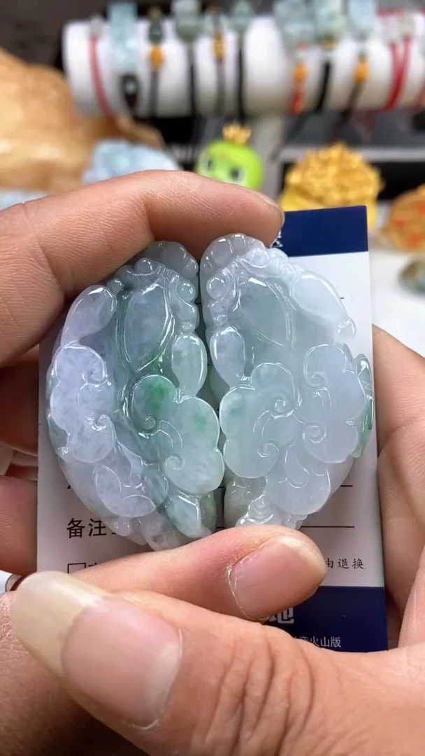 翡翠未镶嵌颈饰多人如意貔貅