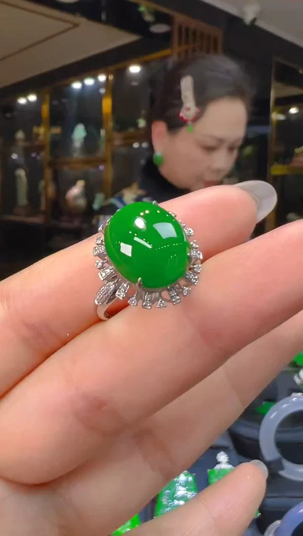 18K金镶嵌戒指翡翠048