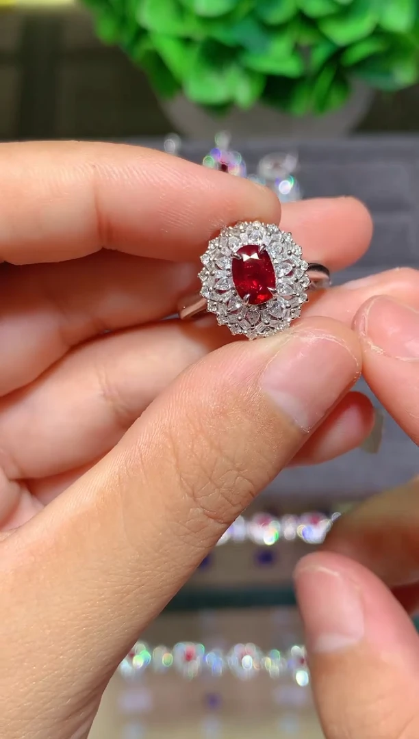 18K金镶嵌戒指红宝石1.05ct