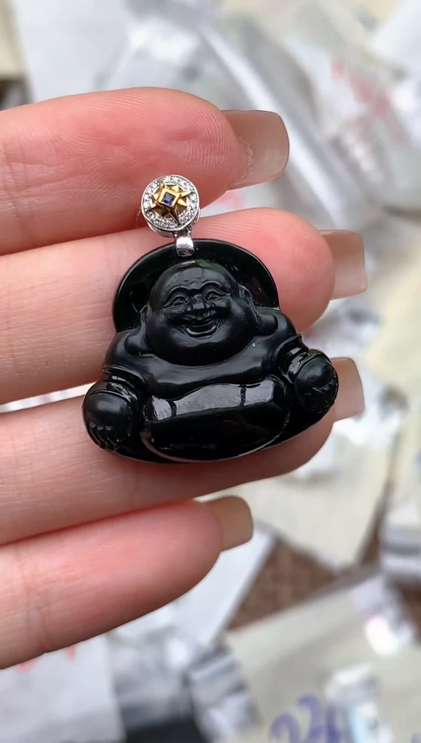 18K金镶嵌挂件翡翠一