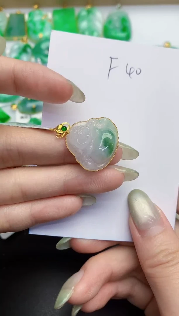 翡翠18K金镶嵌颈饰缅甸天然翡翠A货