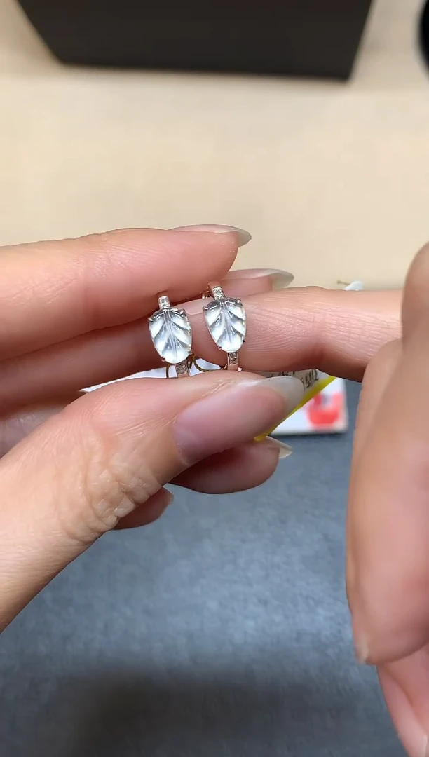 18K金镶嵌翡翠耳饰【无鉴赏期】树叶【无服务费