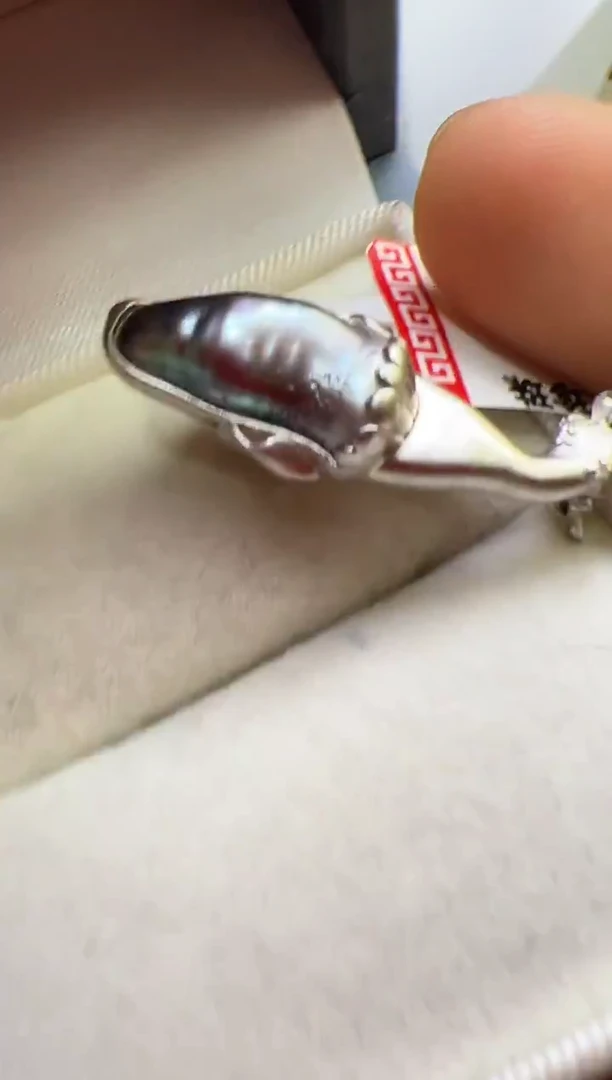 未镶嵌胸饰海水珍珠珍珠