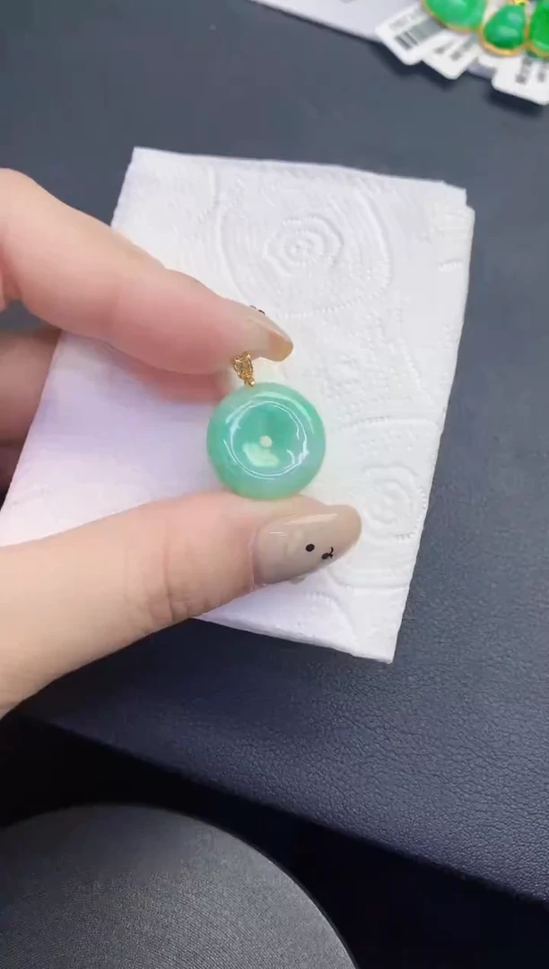 颈饰未镶嵌翡翠缅甸天然翡翠A货