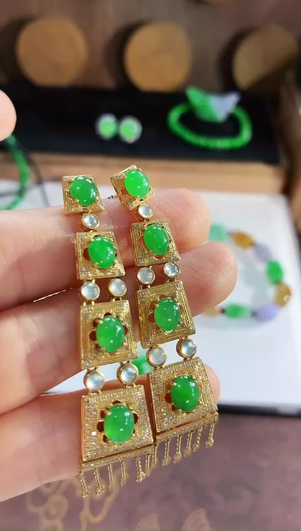18K金镶嵌翡翠耳饰耳饰