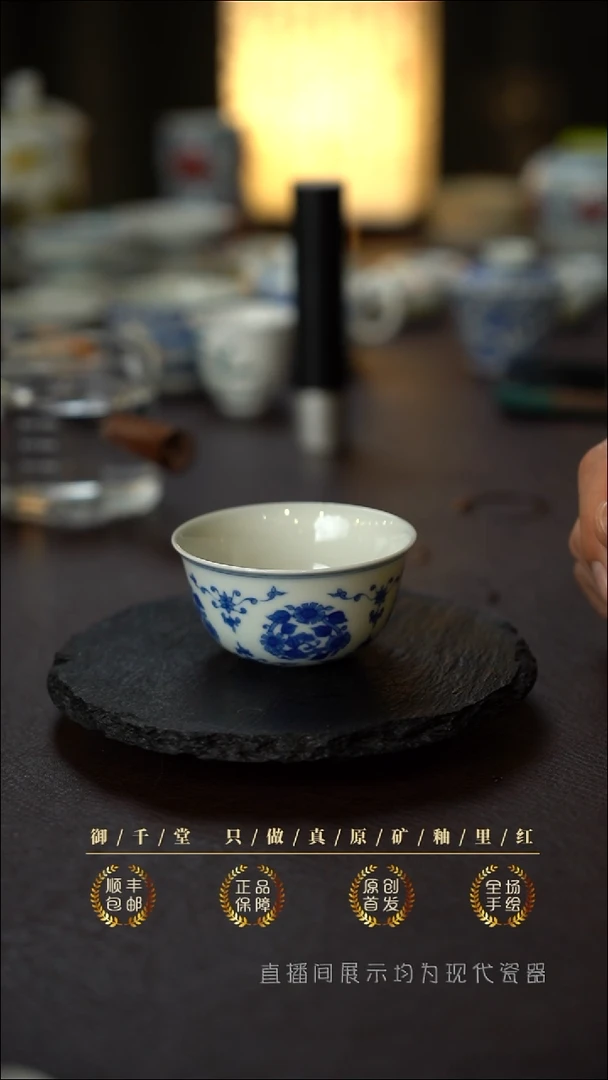 全手绘青花团菊小缸杯