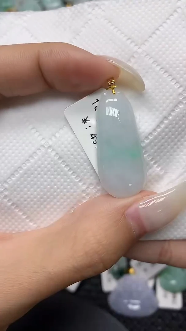颈饰18K金镶嵌翡翠11111111111