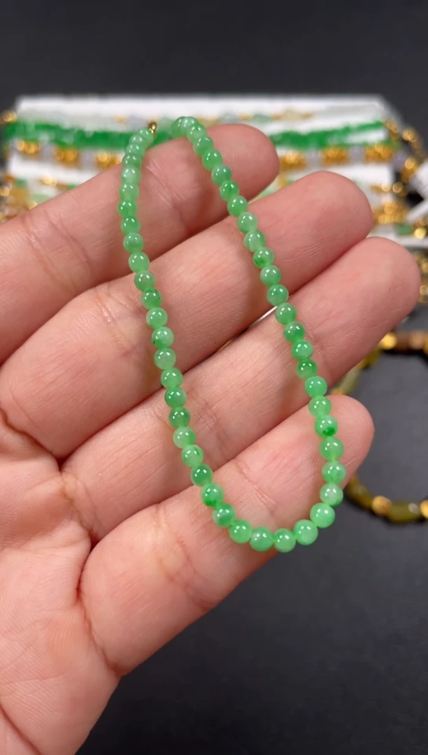 套链18K金镶嵌翡翠一条   P253