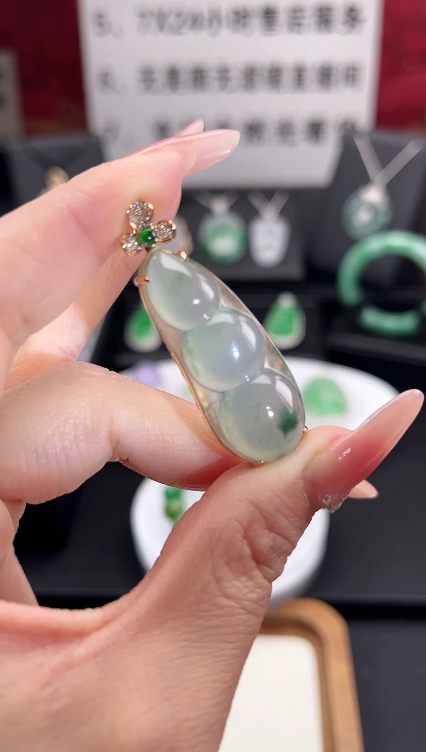 【闪购商品】翡翠颈饰18K金镶嵌吊坠