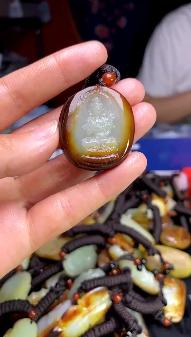 和田玉未镶嵌颈饰1