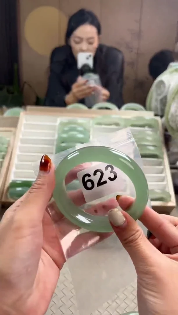 未镶嵌手镯石英质玉清***空623