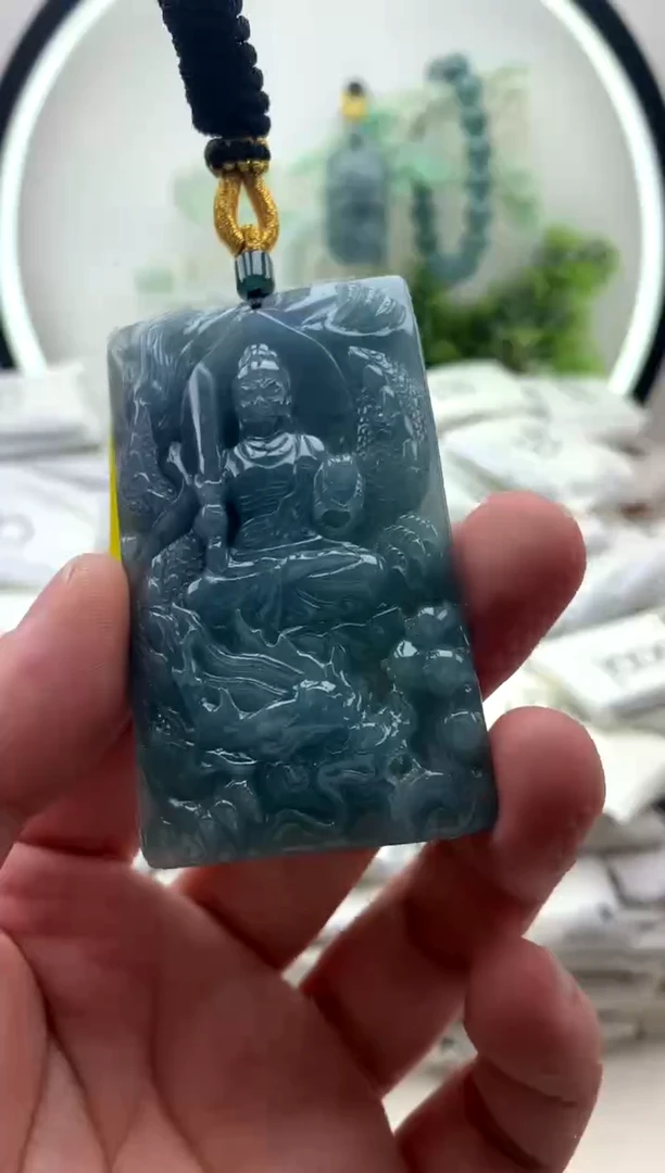 翡翠未镶嵌颈饰不动明王