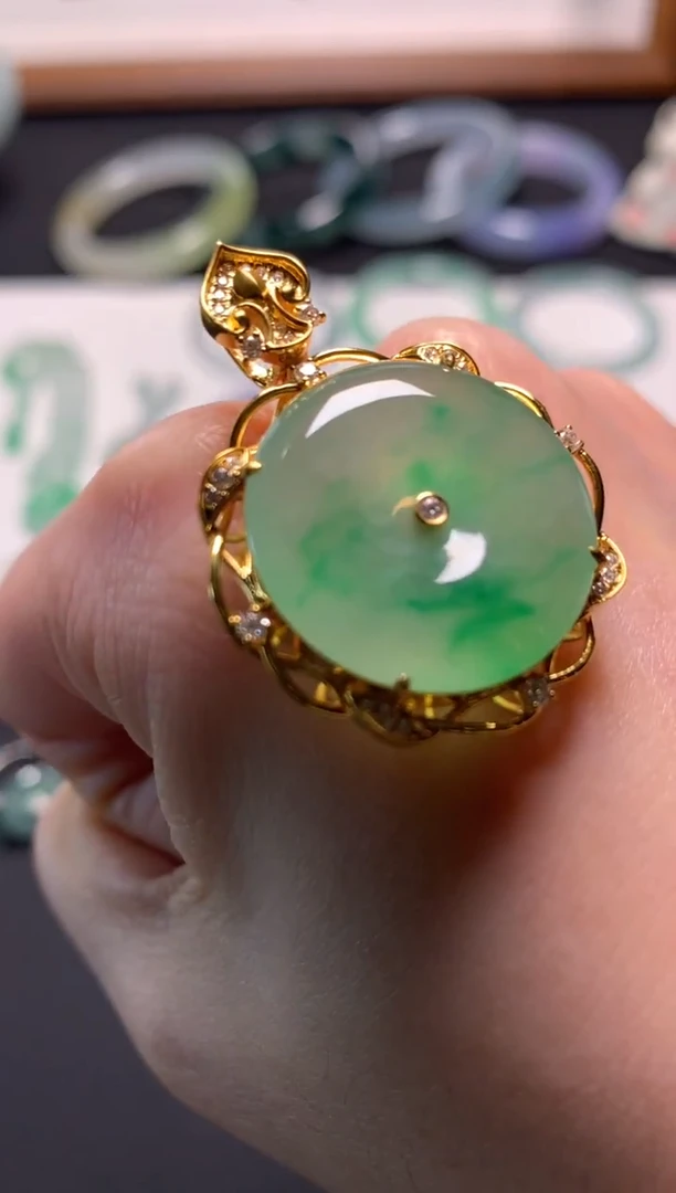 颈饰18K金镶嵌翡翠用****2 0500702303 镶嵌费