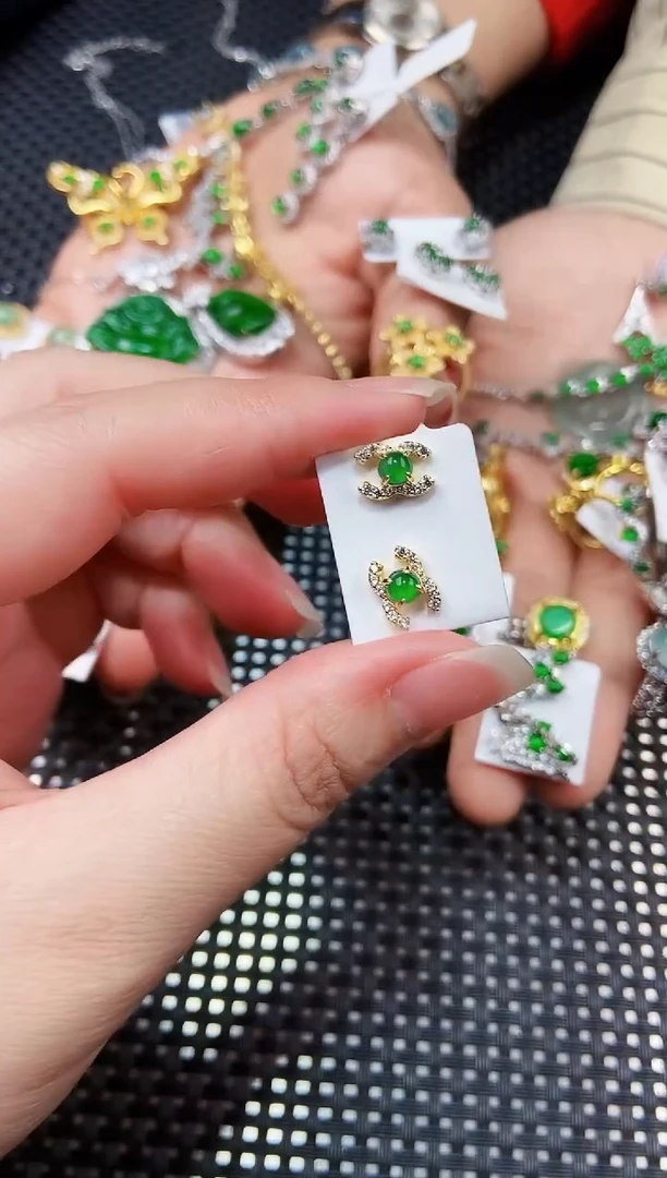 【闪购商品】翡翠耳饰未镶嵌111111111