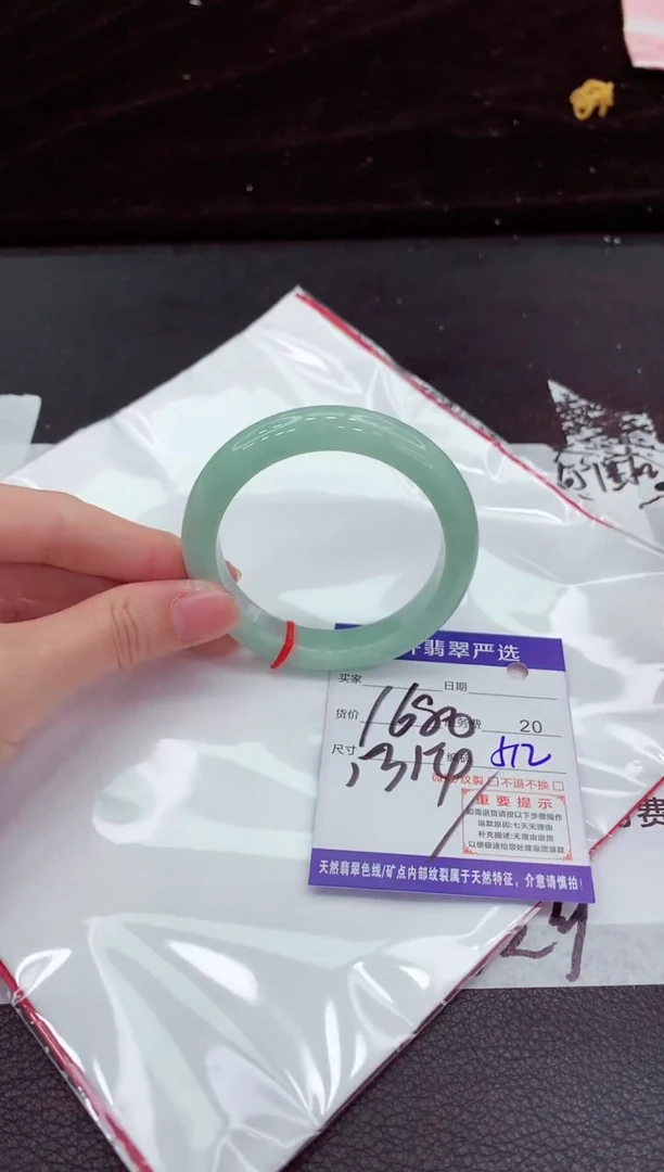 翡翠手镯未镶嵌1111111111111111