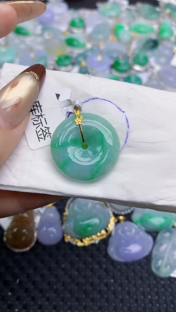 颈饰18K金镶嵌翡翠73   天然翡翠A货  百元以上9米证书费自理