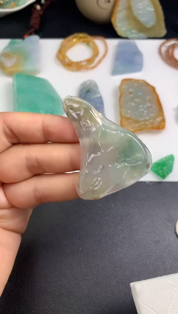 颈饰未镶嵌翡翠