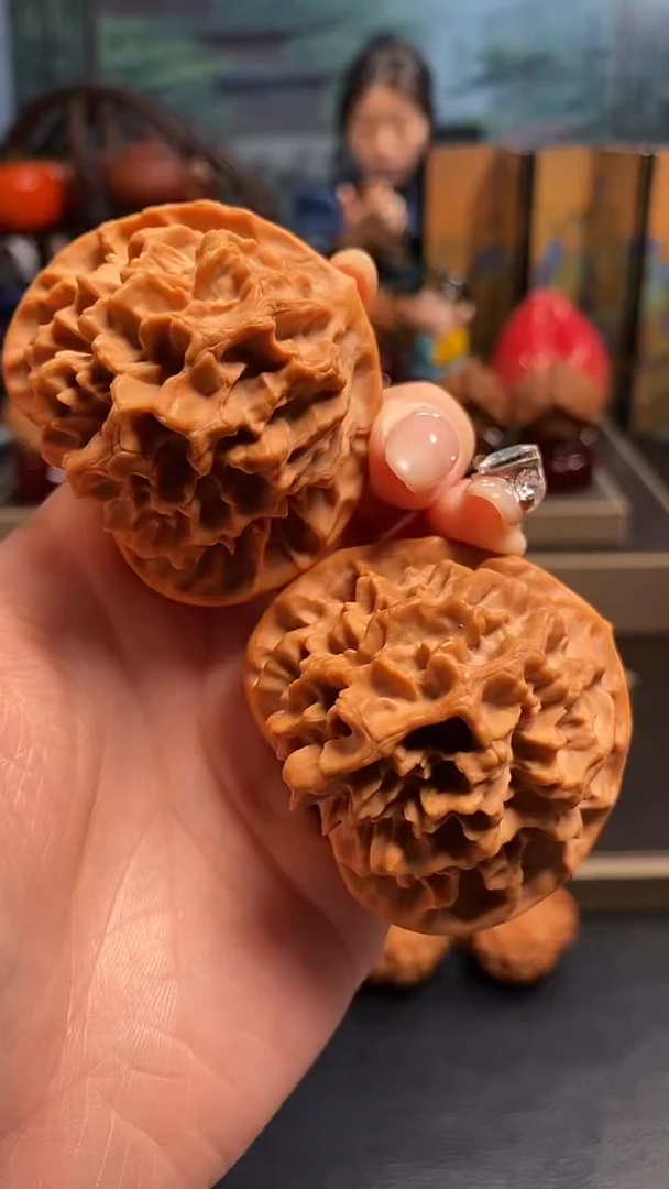 【闪购商品】文玩核桃把件H 621帝王51尺