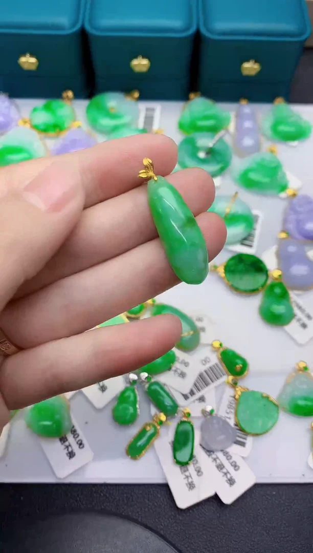 颈饰18K金镶嵌翡翠天然翡翠缅甸A货