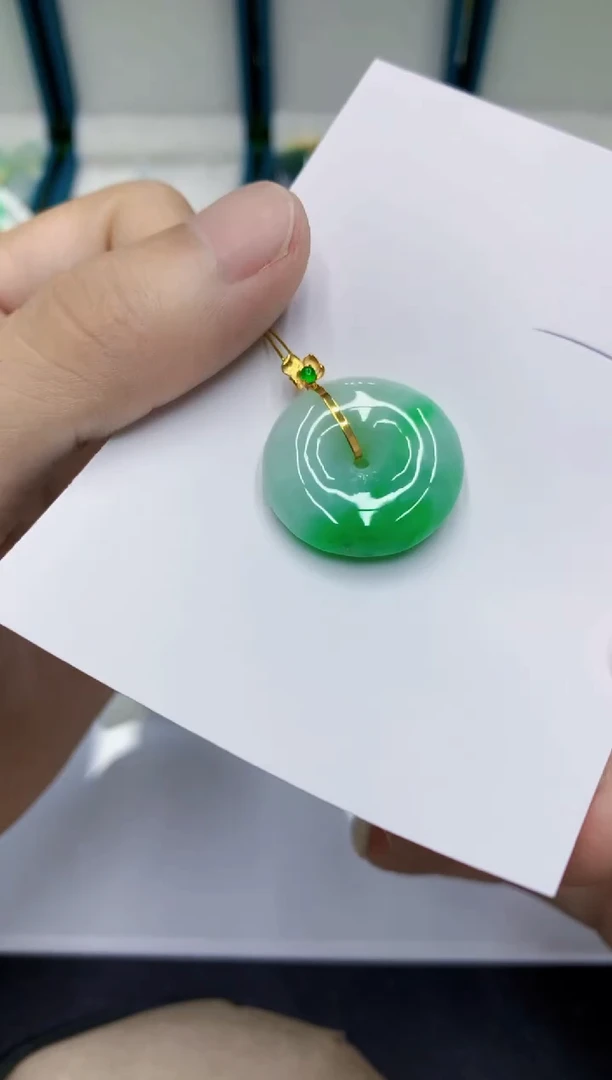 颈饰18K金镶嵌翡翠翡翠