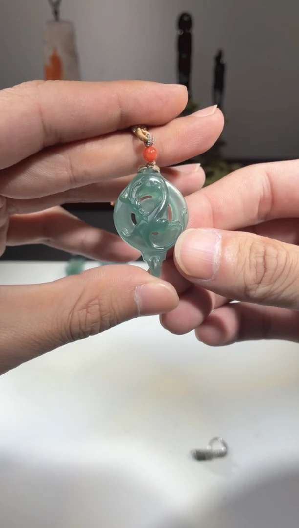 翡翠未镶嵌吊坠(不含链)龙牌