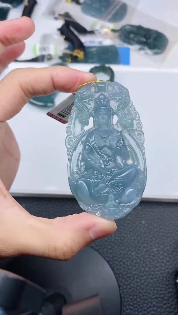 颈饰未镶嵌翡翠