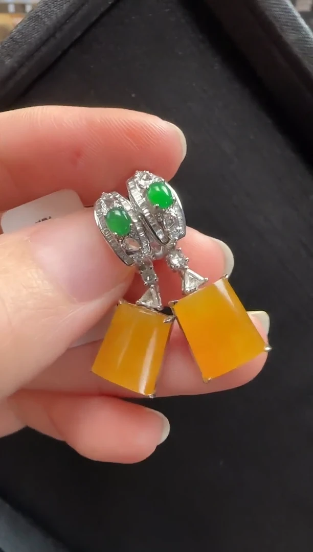 18K金镶嵌翡翠耳饰603随形一对