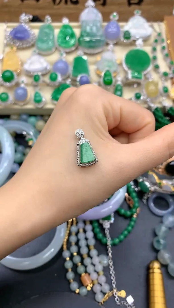 【闪购商品】翡翠颈饰18K金镶嵌349-中国好珍宝