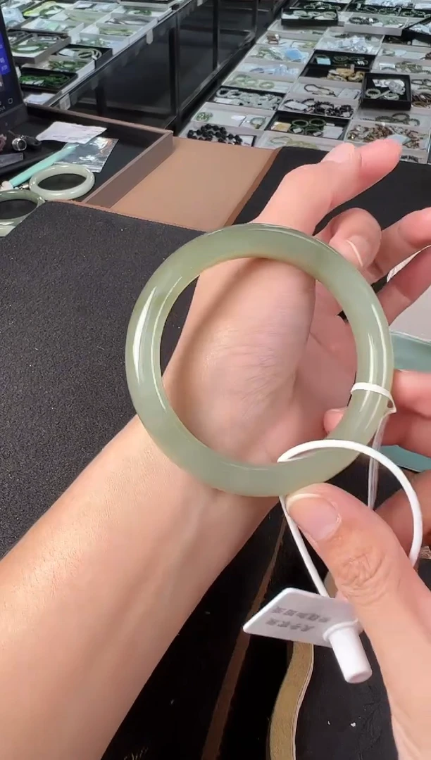 未镶嵌手镯和田玉多样性发1