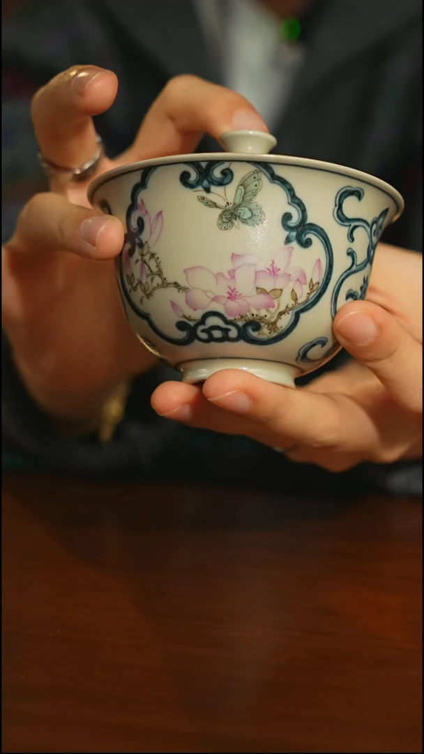 瓷片一生一物    花卉蝴蝶盖碗