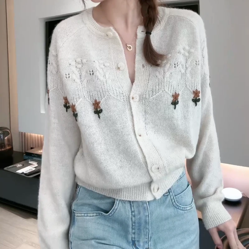 冬季新款洋气设计感温柔减龄刺绣毛衣慵懒时尚针织开衫LK2501161