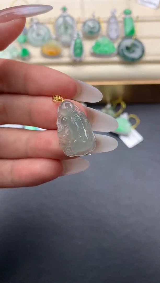 翡翠18K金镶嵌颈饰A688