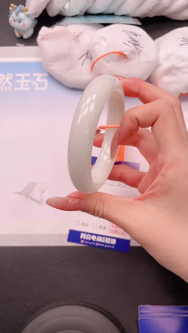 未镶嵌手镯和田玉16V83-61