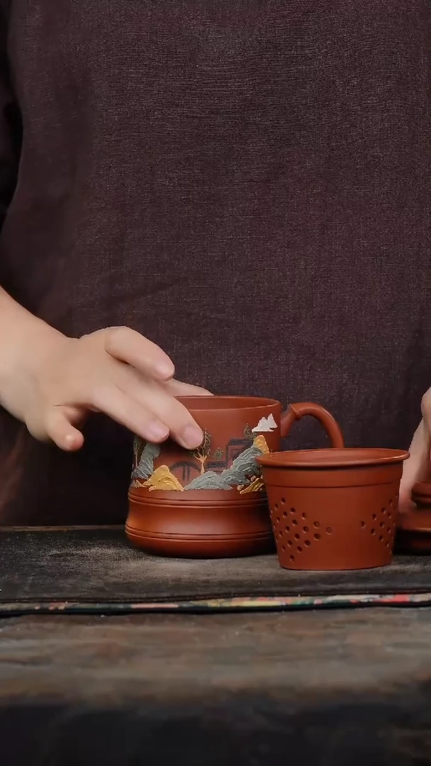 赵庄朱泥泥绘山水盖杯