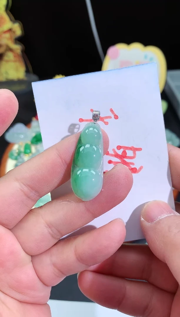 【闪购商品】翡翠颈饰未镶嵌福豆