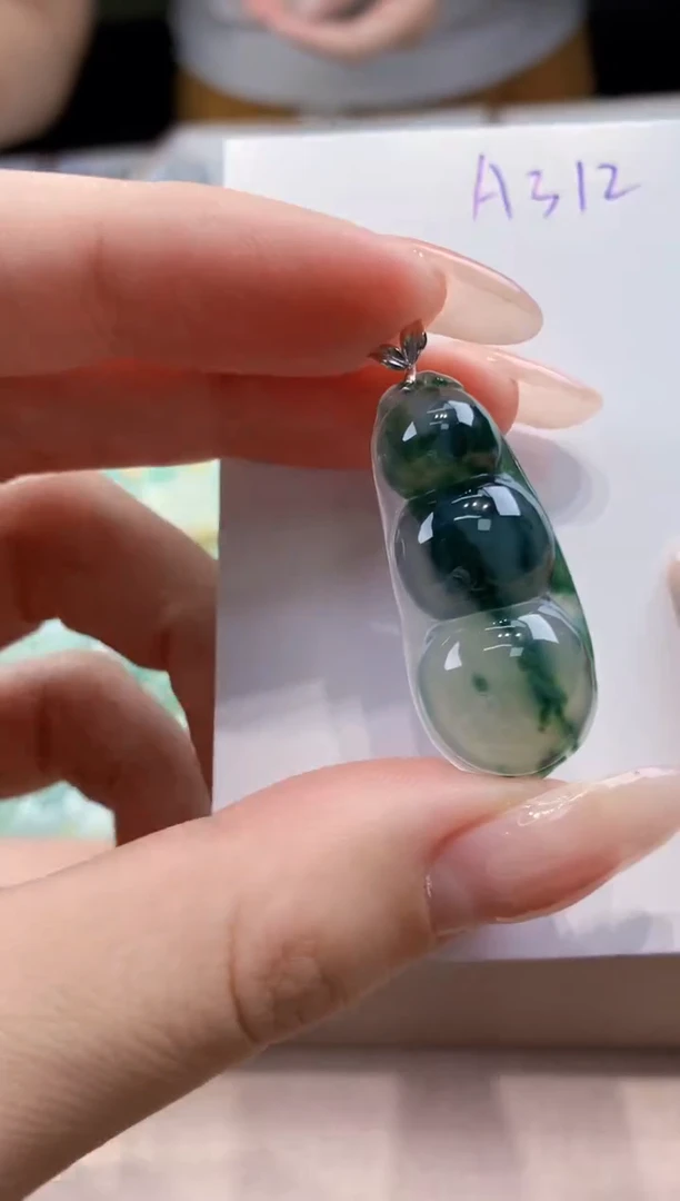 翡翠未镶嵌颈饰天然缅甸a货翡翠