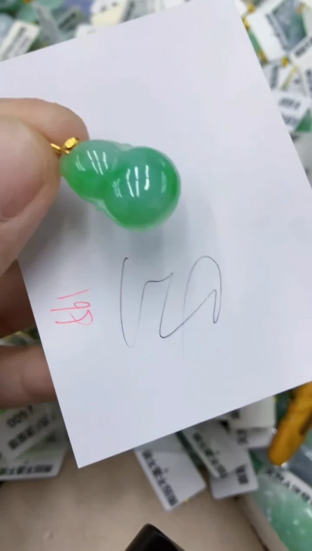 颈饰18K金镶嵌翡翠1111111111111