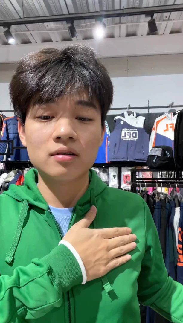 哩**啦绿色M尺码价格49包邮非偏远