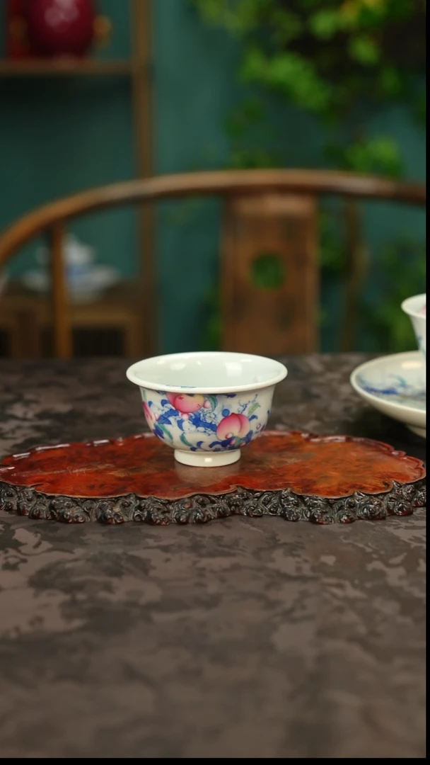 倪建华斗彩桃子主人杯