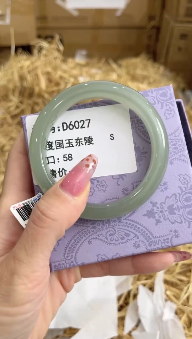 未镶嵌手镯石英质玉D6027