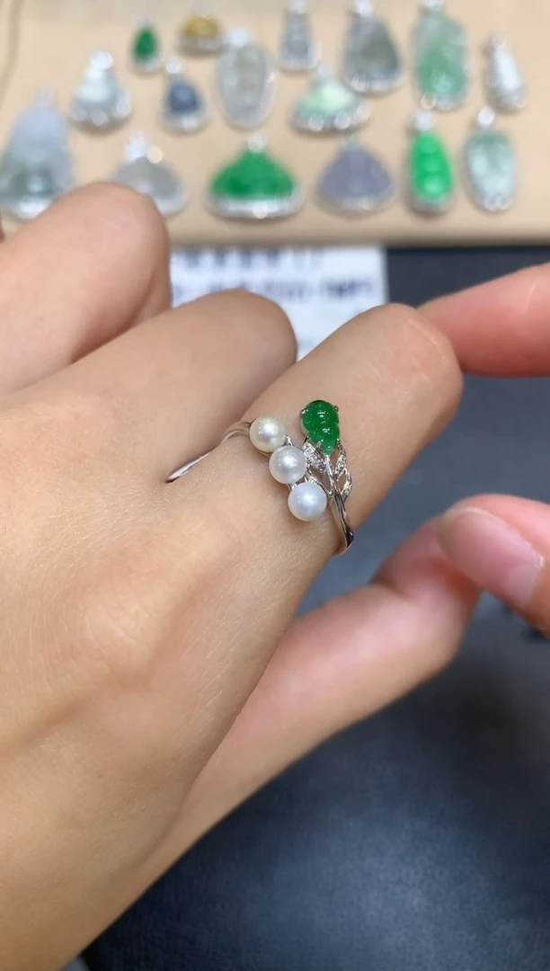 18K金镶嵌戒指翡翠葫芦【无服务费【48小时鉴赏期】