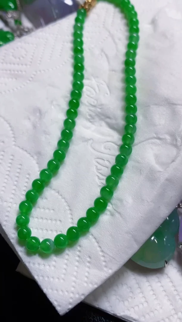 颈饰18K金镶嵌翡翠手串
