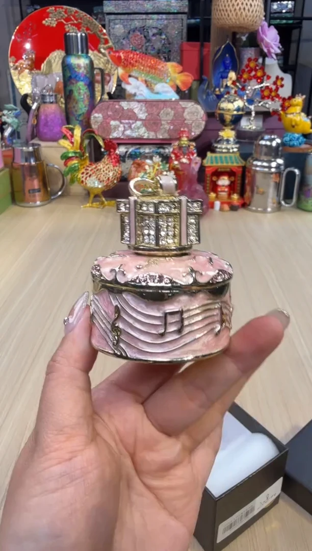 204七宝粉色礼物音乐盒