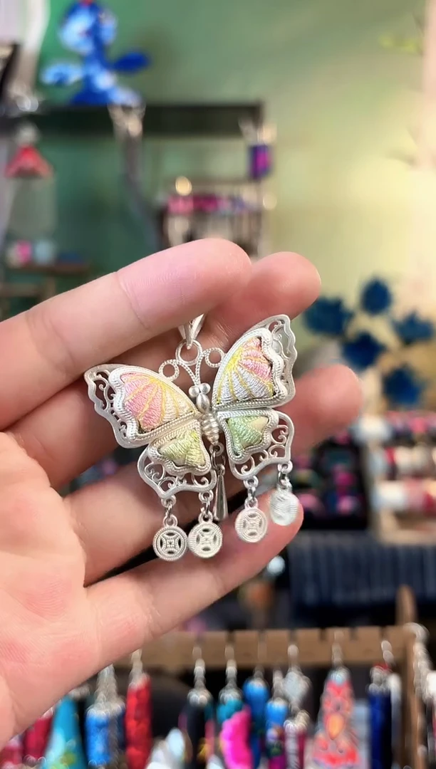 小***贝彩云南阁非遗老绣饰品537*