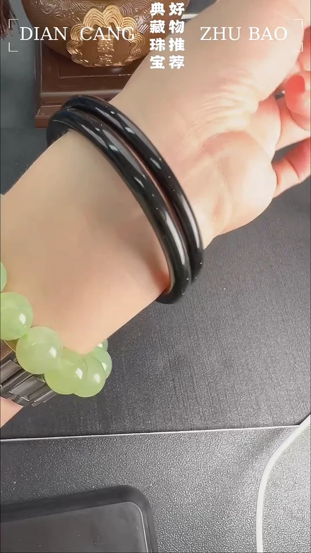 和田玉未镶嵌颈饰手镯一对多样性发一样