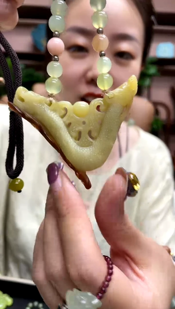 岫玉未镶嵌吊坠·