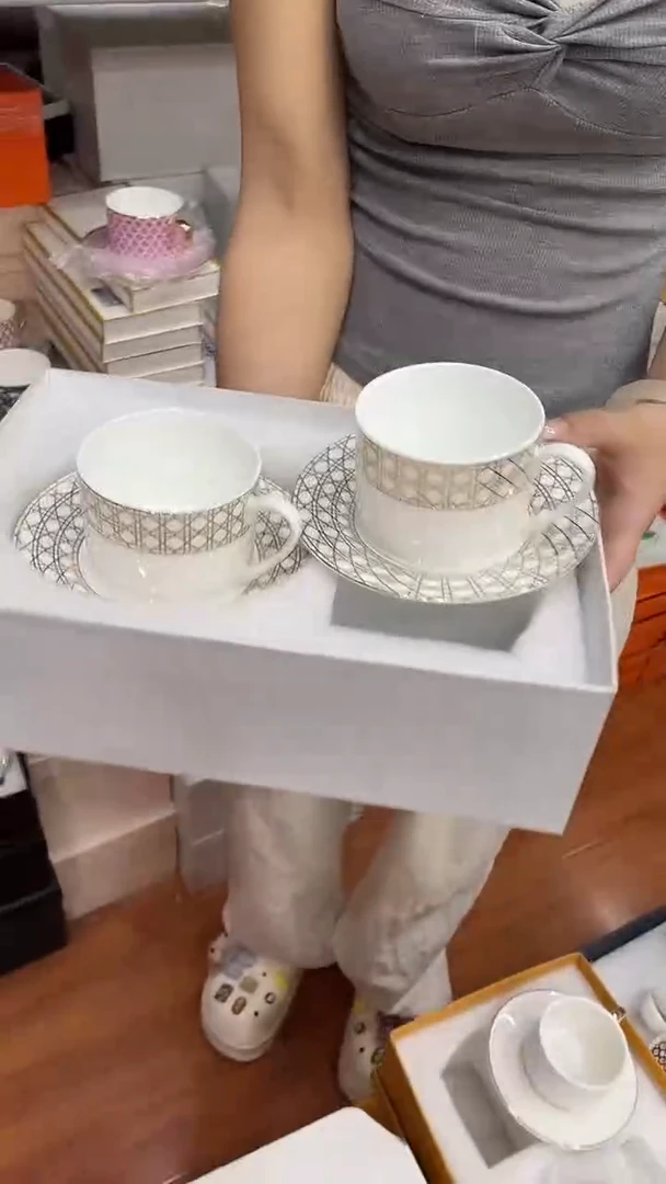 杯鸿辉家品牌瓷器，京东包邮！