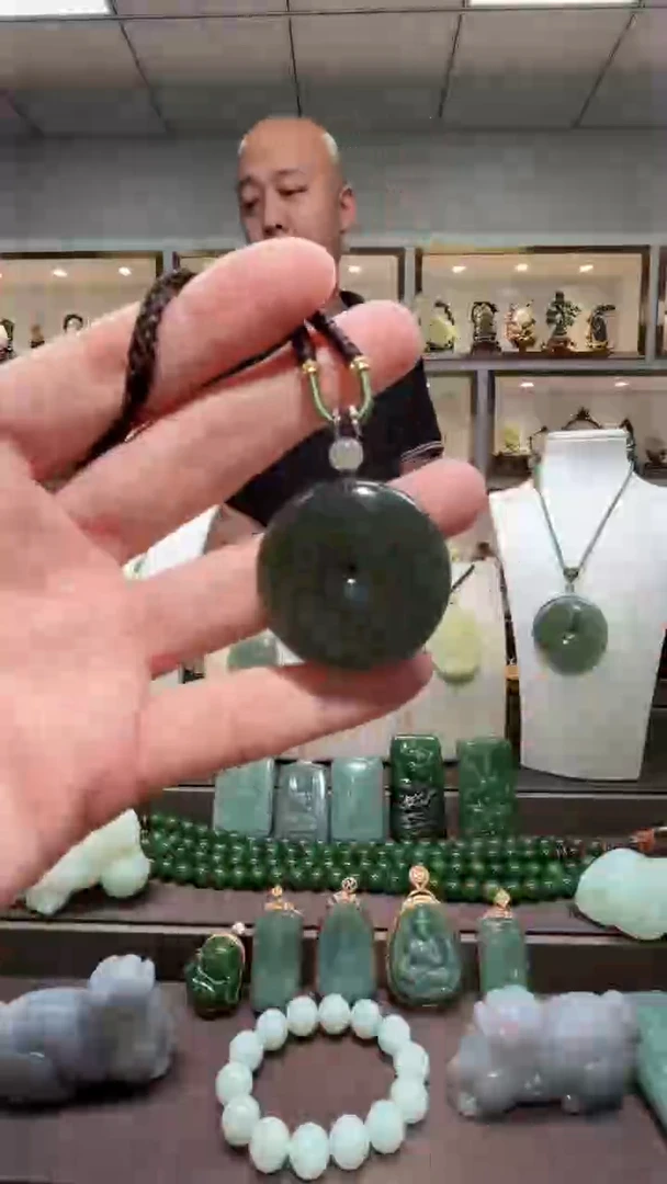 颈饰未镶嵌和田玉苏